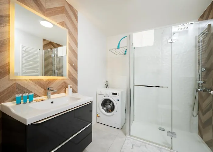 Pilsudskiego By Bookinghost * Łódź