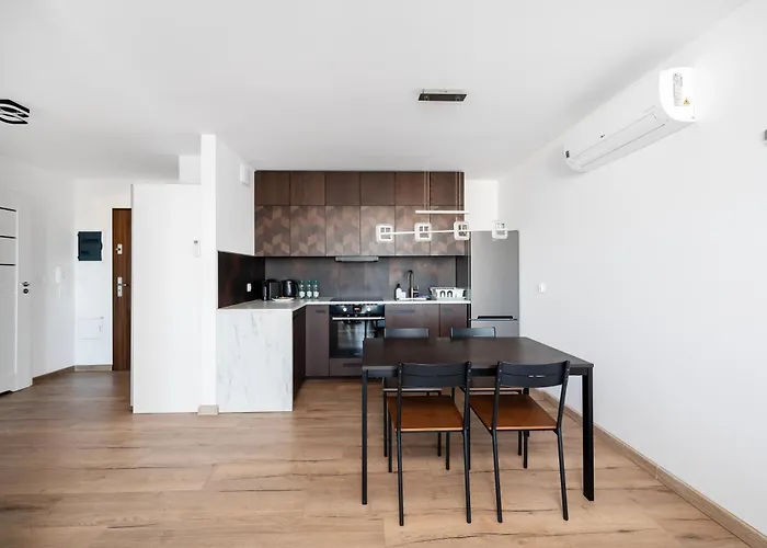 Pilsudskiego By Bookinghost *