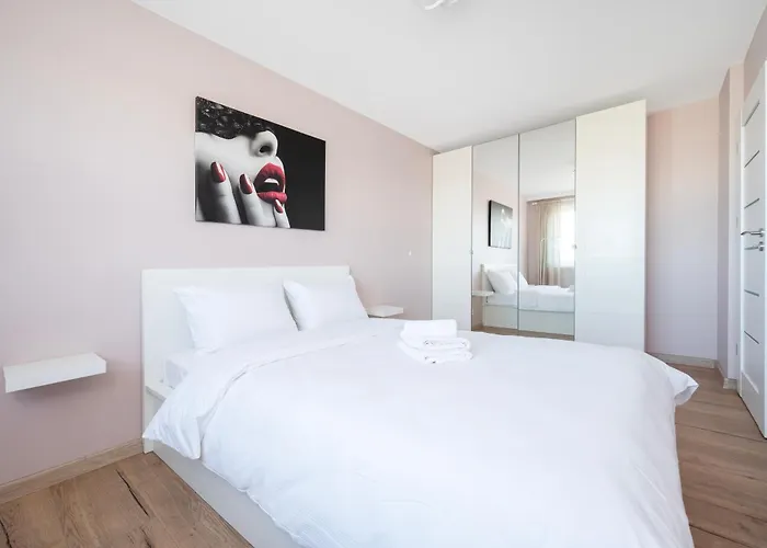 Pilsudskiego By Bookinghost * Łódź